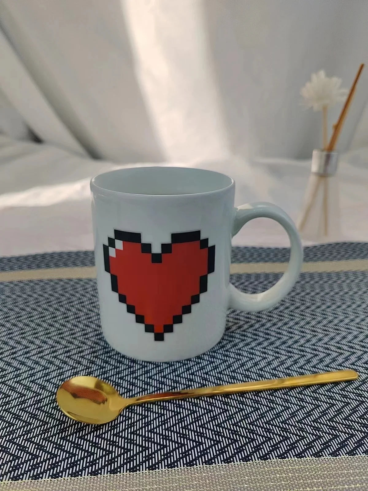 Magic Color-Changing Game Mug – Heat Sensitive Coffee Cup
